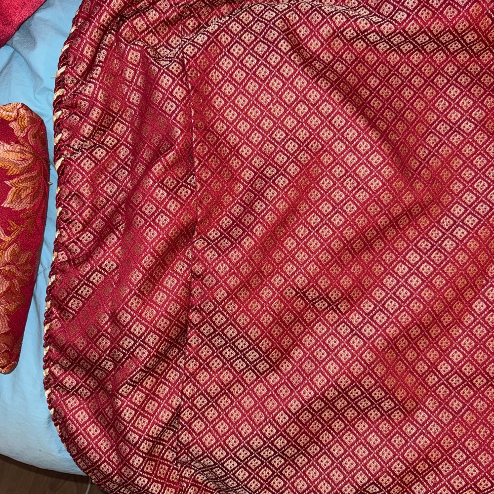 Home Collection Red Comforter with Gold Floral Jacquard - Picture 5 of 8